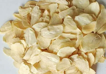 Export-grade Dehydrated Garlic Flakes